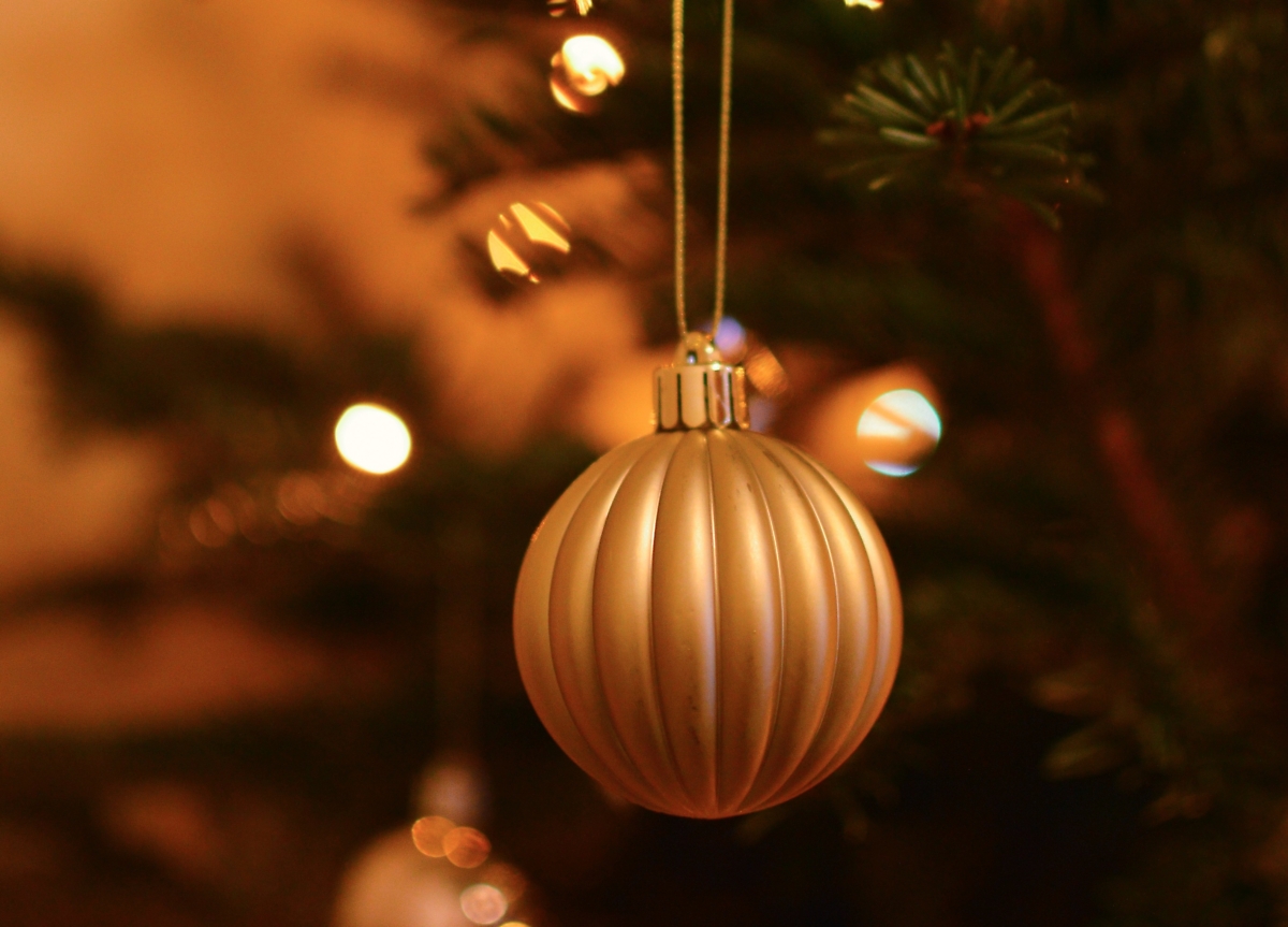 Weihnachtsbaum mit Kugeln